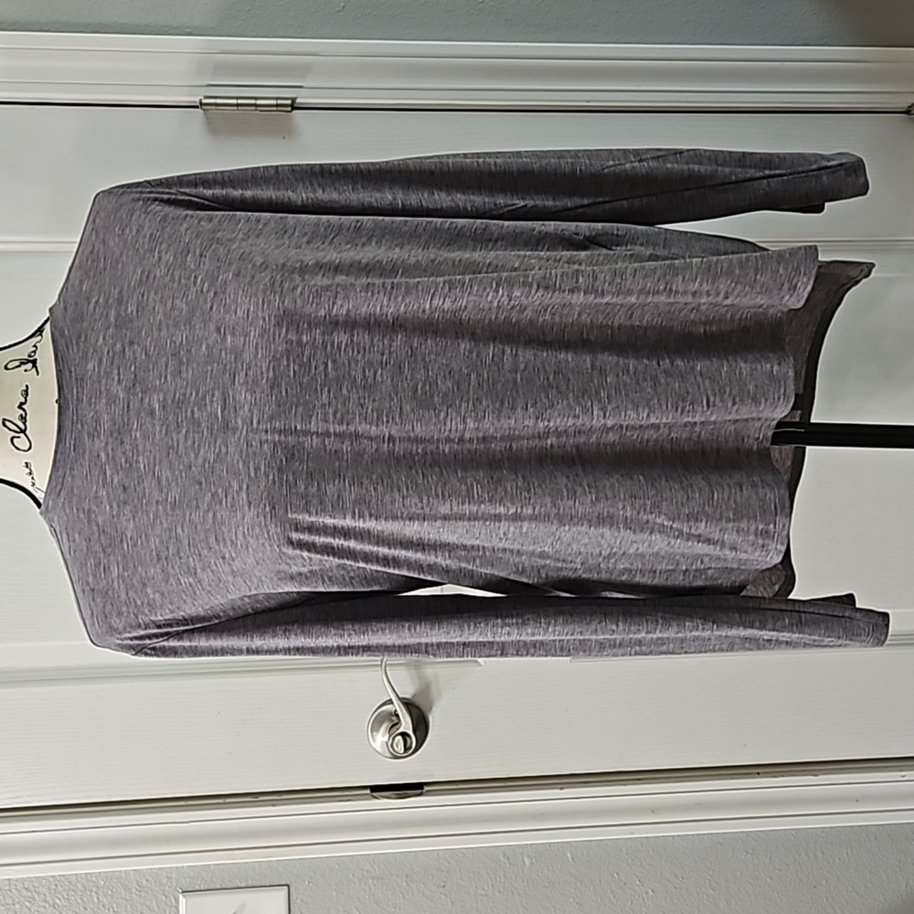 Under armor Large Breathe Long Sleeve tee